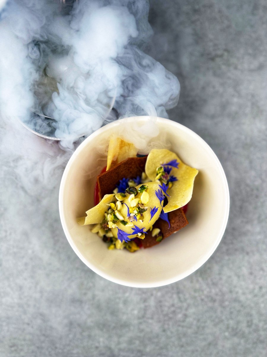Ret serveret med røg ved private dining